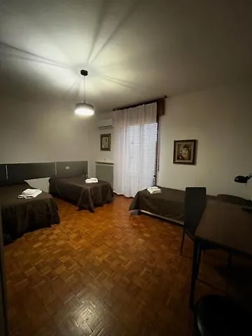 R&b Emilia 住宿加早餐酒店 卡代奥