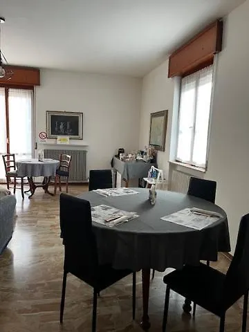 R&b Emilia 住宿加早餐酒店 3*